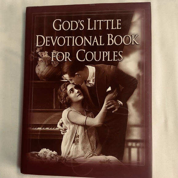 GODS LITTLE DEVOTIONAL BOOK FOR COUPLES!  HARDBACK WITH COVER  NEW - Picture 1 of 4